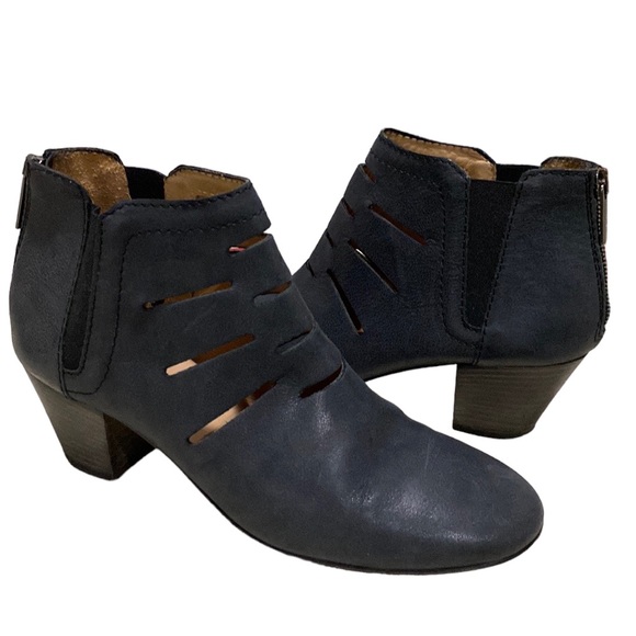 Aquatalia Marvin K Freida Black Leather Laser Cut Ankle Boots 8.5 - Picture 2 of 12